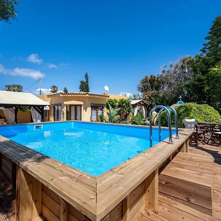 Selana House With Outdoor Pool Nyaraló
