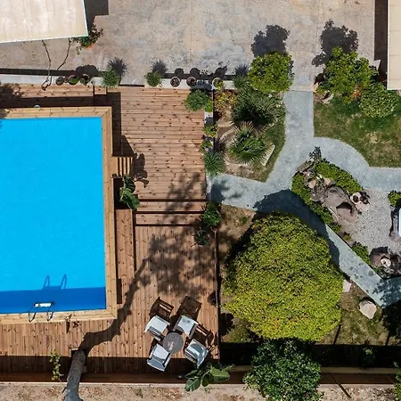 Selana House With Outdoor Pool