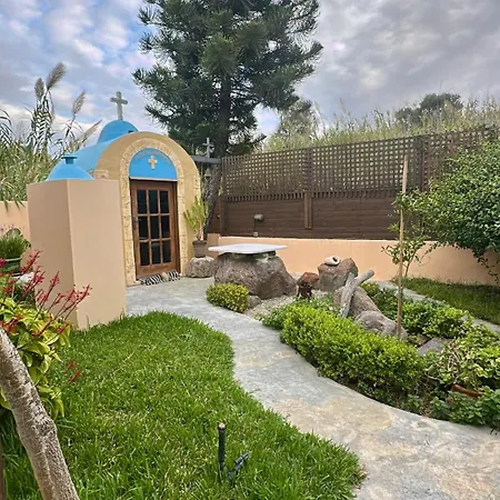 Selana House With Outdoor Pool