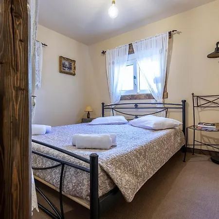 Selana House With Outdoor Pool *