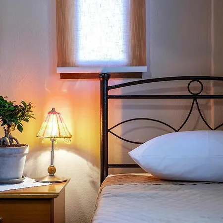 Selana House With Outdoor Pool *