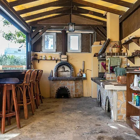 Selana House With Outdoor Pool 펜션 *