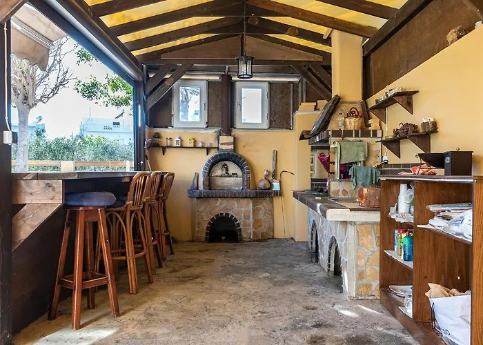 Selana House With Outdoor Pool 펜션 *