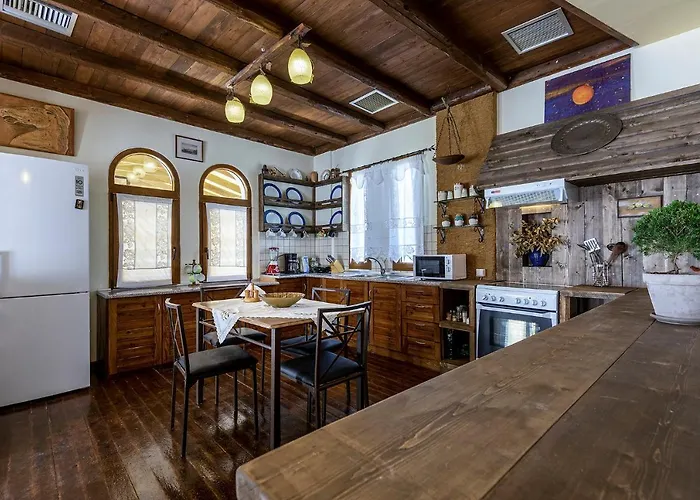 بيت للعطل Selana House With Outdoor Pool ماستيخاري