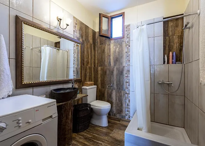 Selana House With Outdoor Pool بيت للعطل