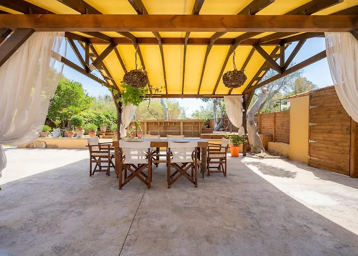 Selana House With Outdoor Pool