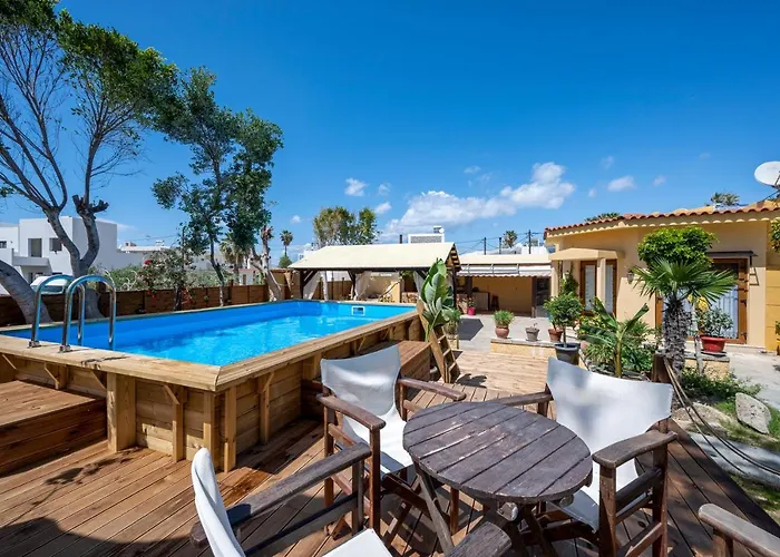 Selana House With Outdoor Pool بيت للعطل ماستيخاري