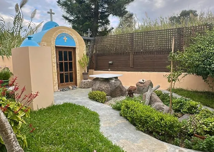 Selana House With Outdoor Pool