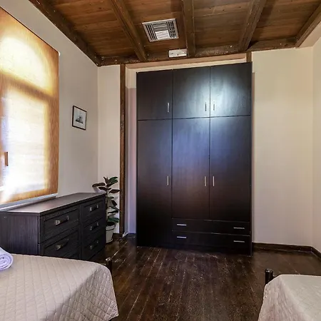 Selana House With Outdoor Pool 度假居