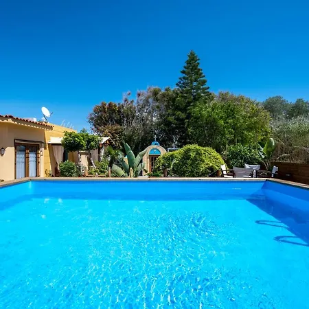 度假居 Selana House With Outdoor Pool 马斯蒂查里