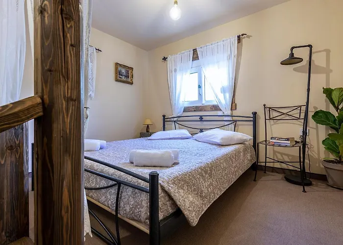 Selana House With Outdoor Pool *