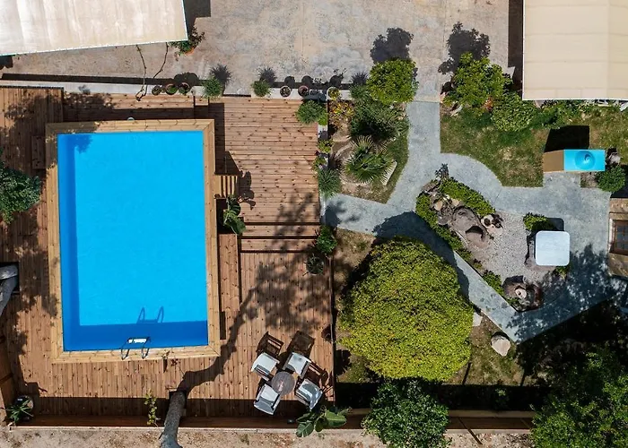 Selana House With Outdoor Pool