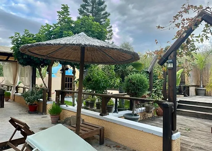 בית נופש Selana House With Outdoor Pool מסטיכרי